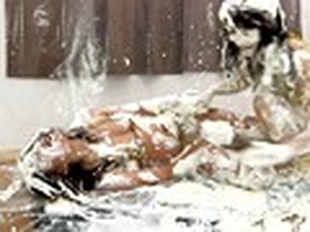 ラットファイト〜女子のくすぐりあい、パイ投げあい、乳首相撲〜　サンプル画像02